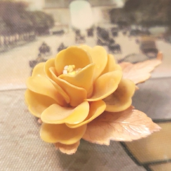 Vintage Floral Brooch EUC - Picture 2 of 4